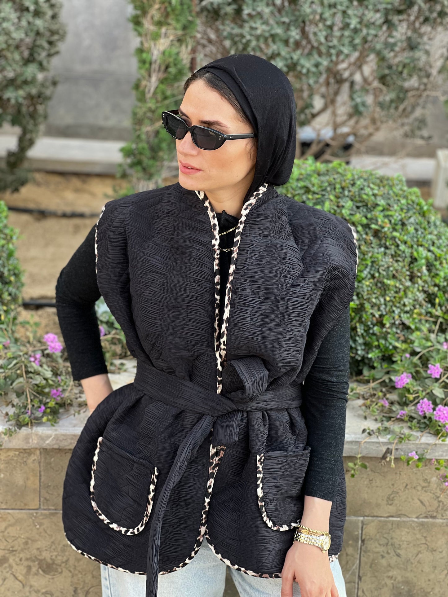 Leopard lining puffed star in black
