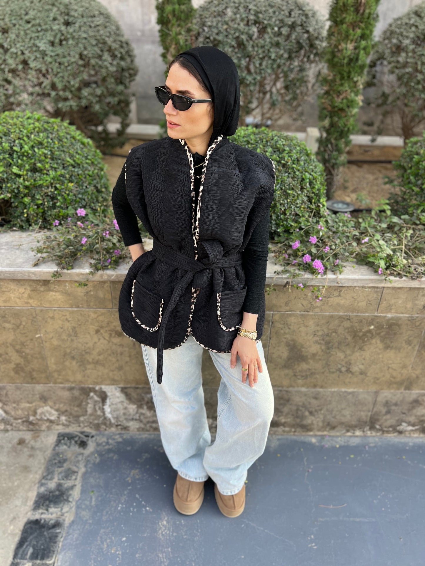Leopard lining puffed star in black