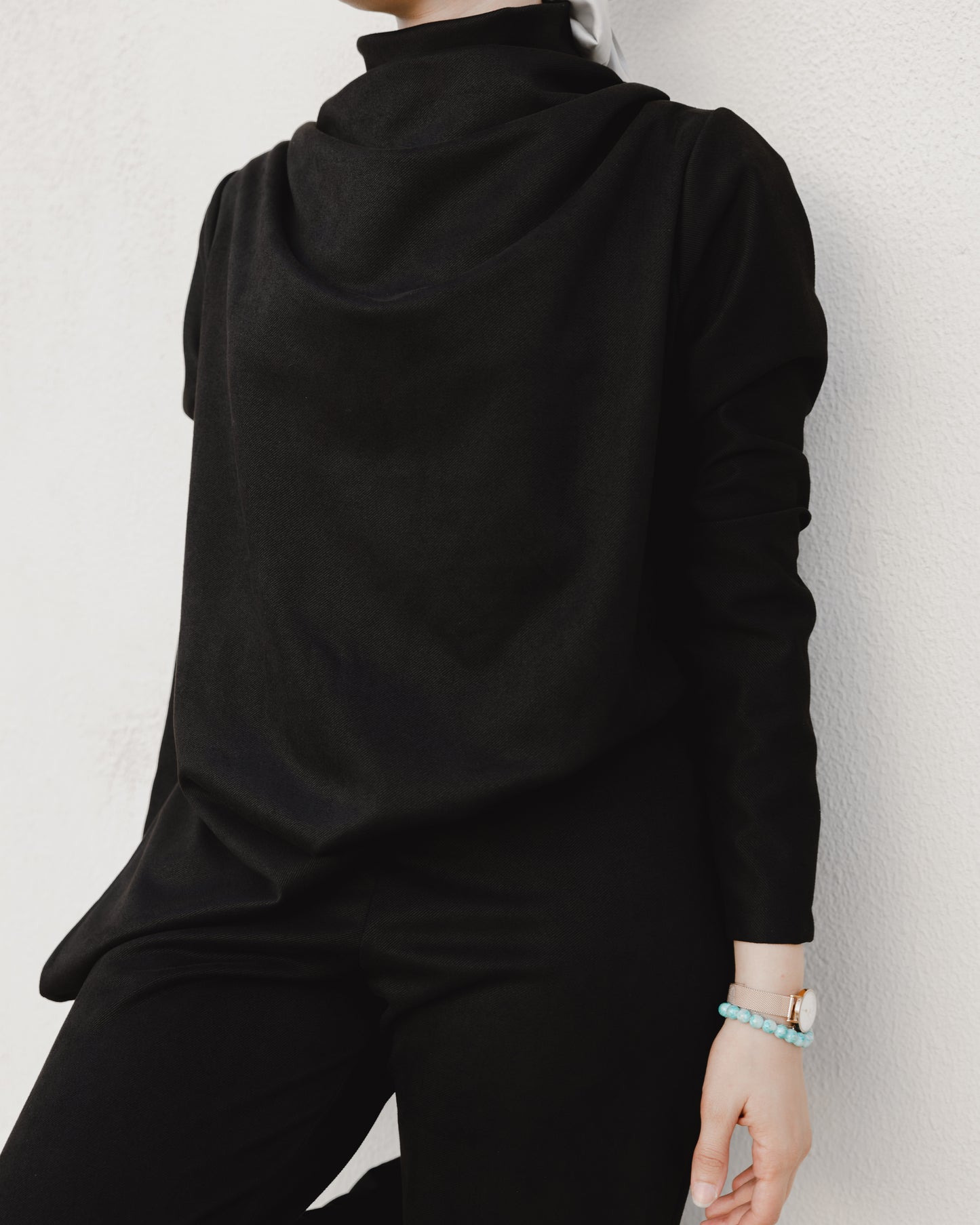 Flatter My Neck in Black